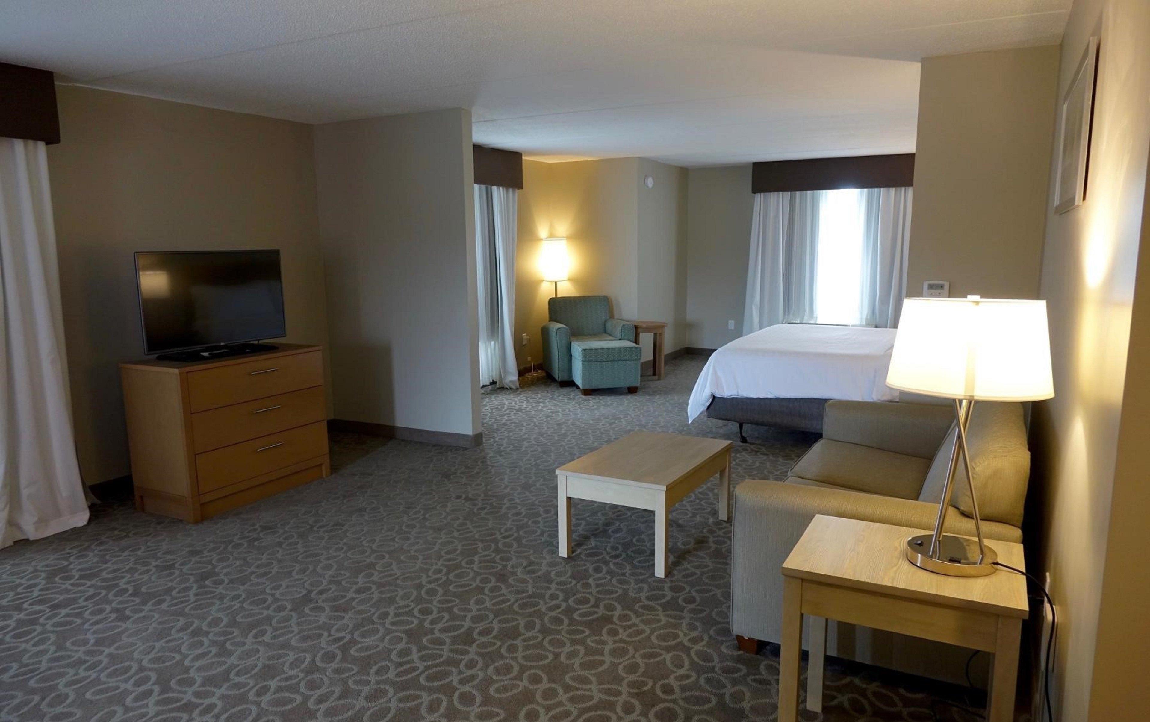 Holiday Inn Express & Suites Oshawa Downtown - Toronto Area By Ihg Dış mekan fotoğraf