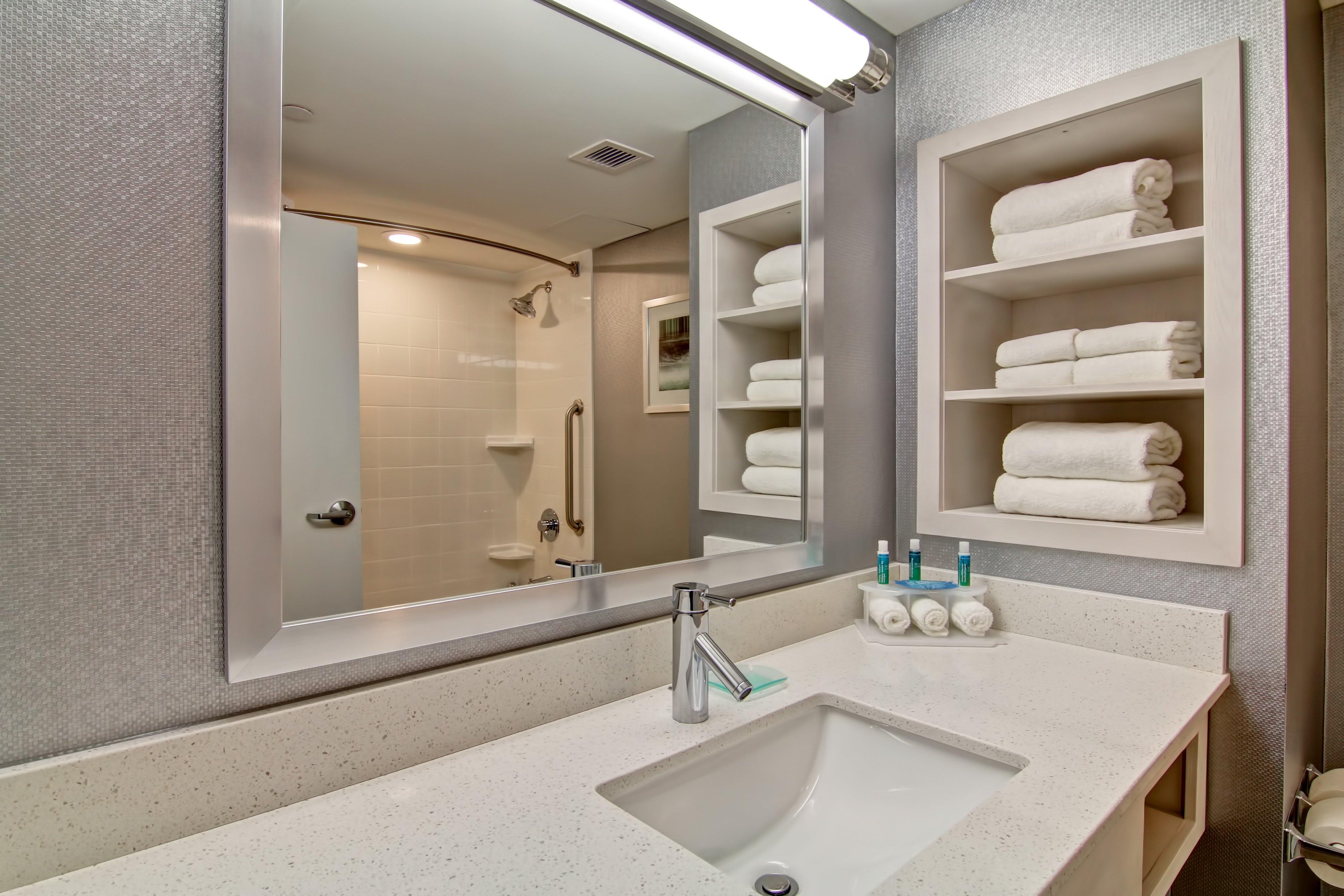 Holiday Inn Express & Suites Oshawa Downtown - Toronto Area By Ihg Dış mekan fotoğraf