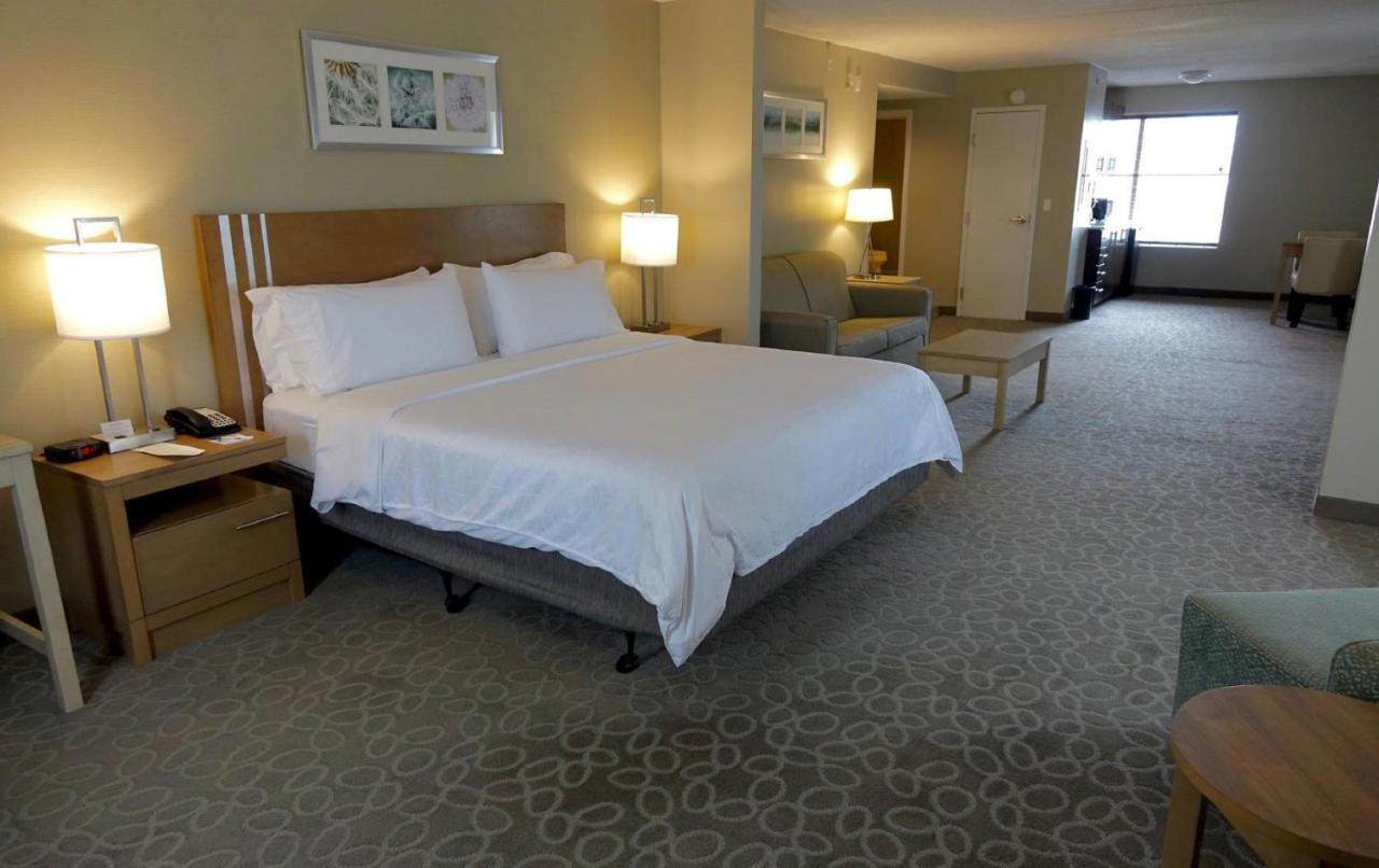 Holiday Inn Express & Suites Oshawa Downtown - Toronto Area By Ihg Dış mekan fotoğraf
